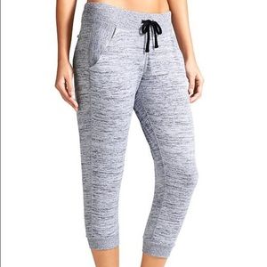 Athleta Downplay Capri Small